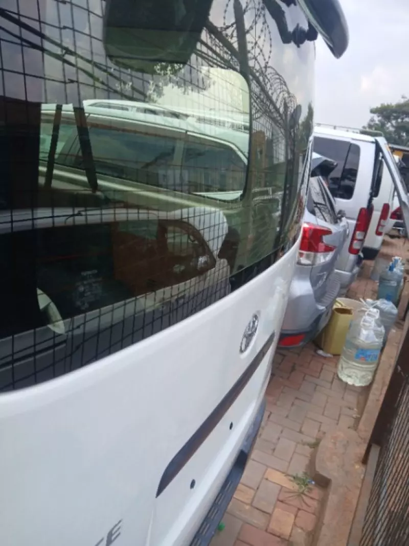TOYOTA Hiace   - 2012