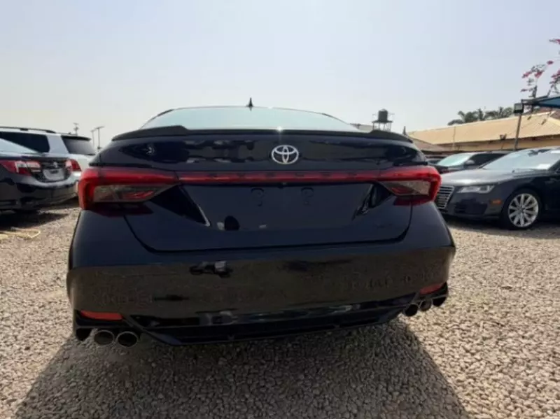 Toyota Avalon   - 2019