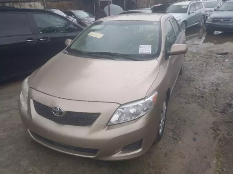 TOYOTA Corolla   - 2010