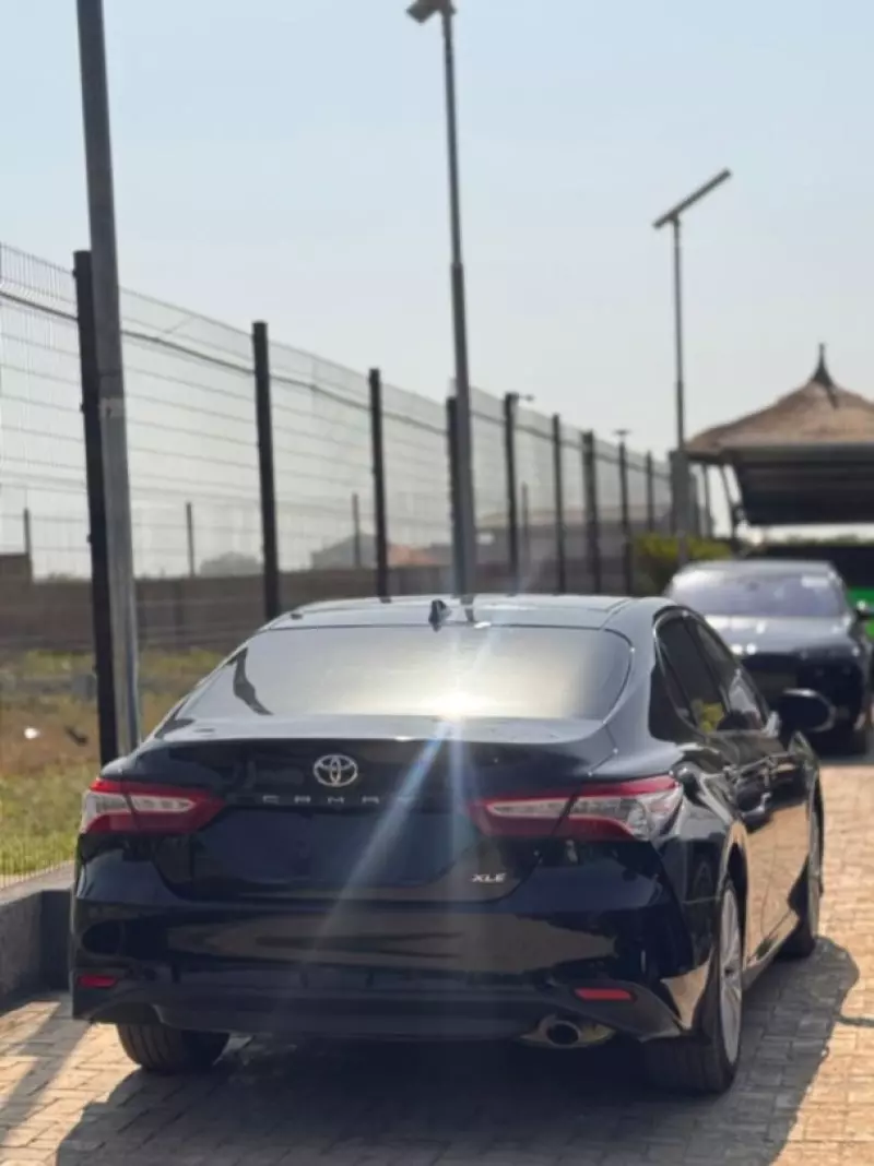 Toyota Camry - 2018
