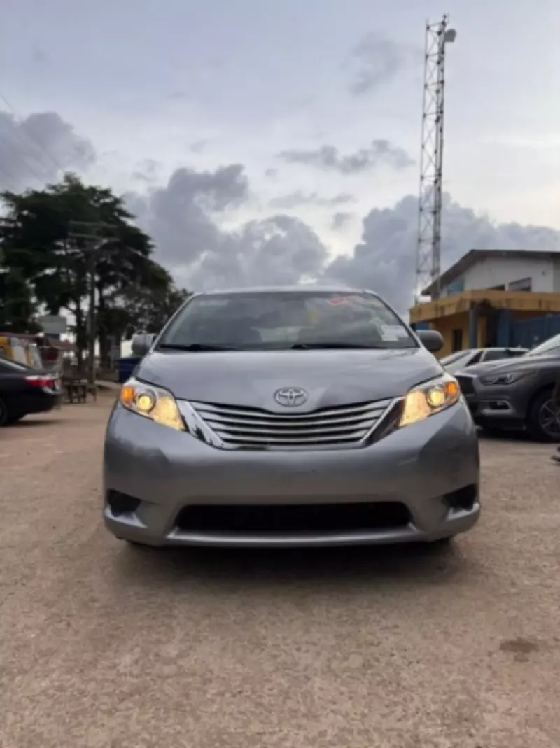 Toyota Sienna   - 2012