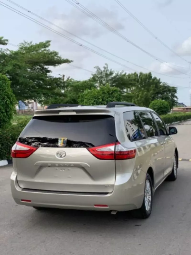 Toyota Sienna   - 2023