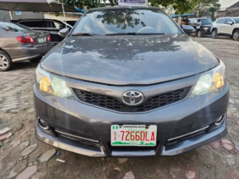 Toyota Camry   - 2012