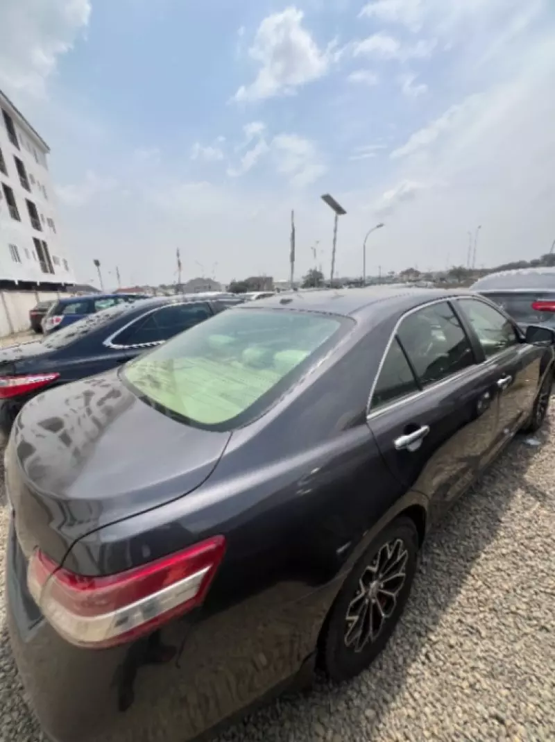 TOYOTA Camry - 2010
