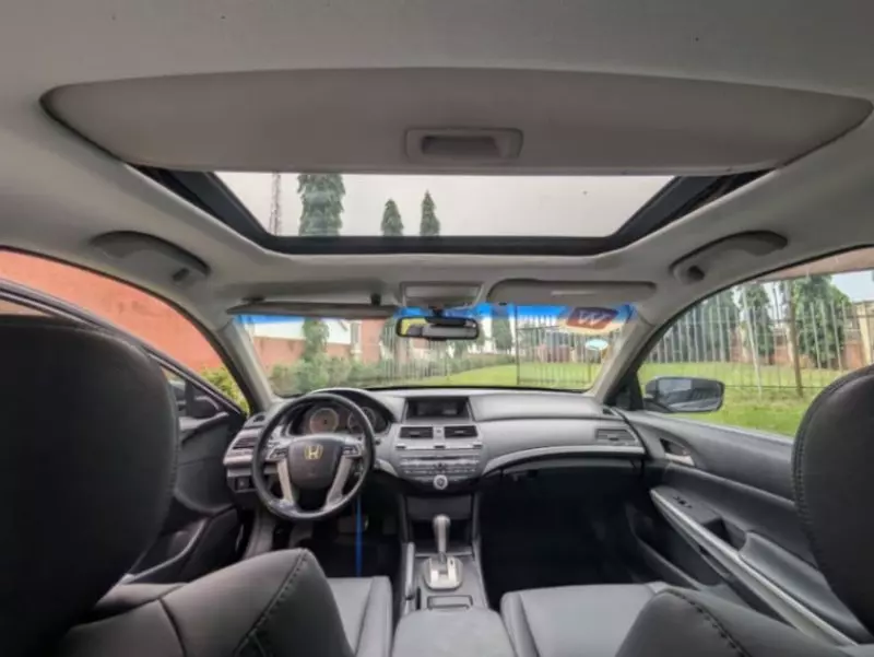 Honda Accord   - 2010