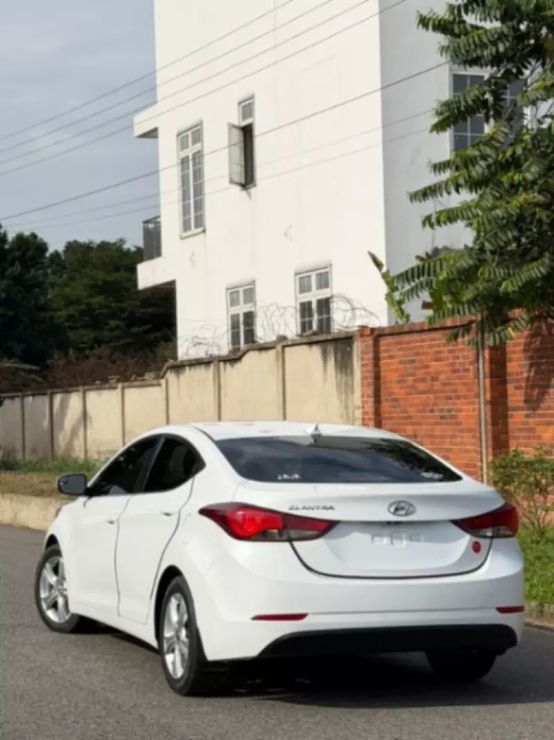 Hyundai Elantra   - 2015