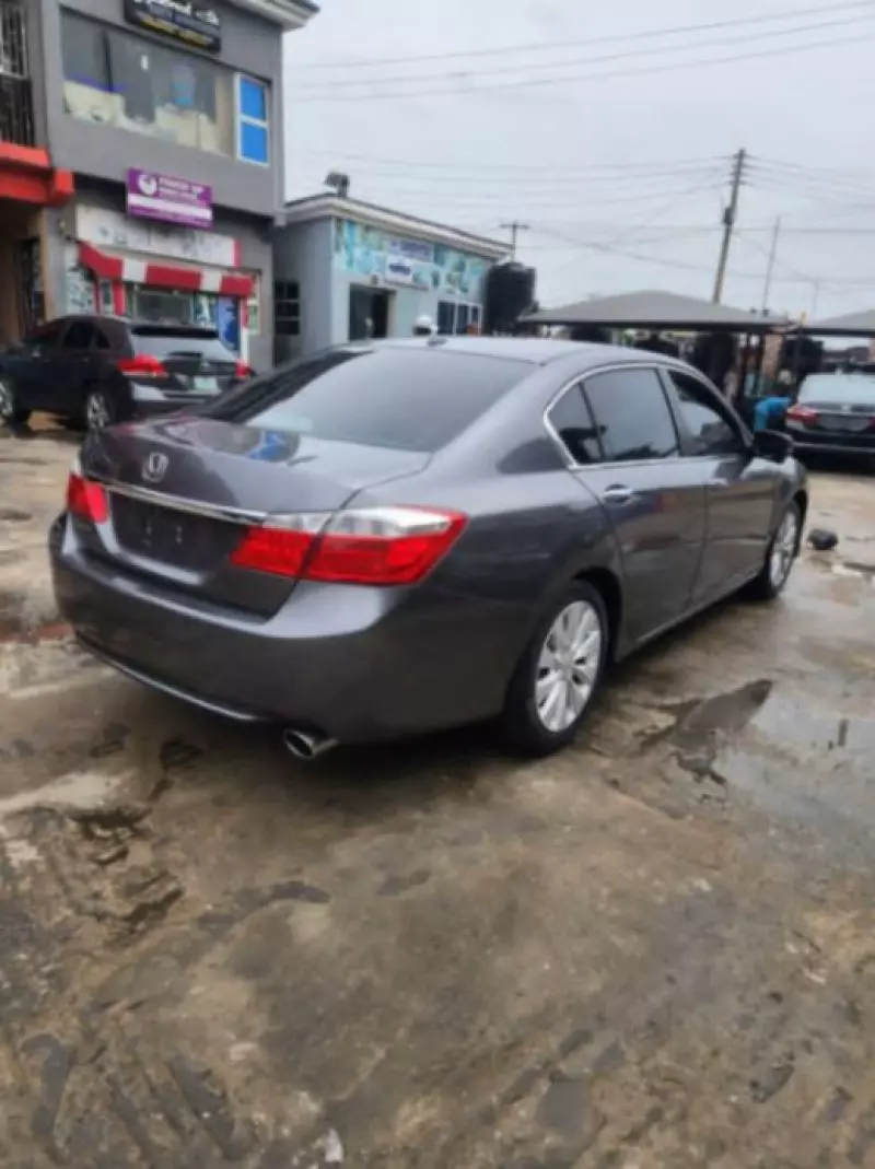 Honda Accord - 2012