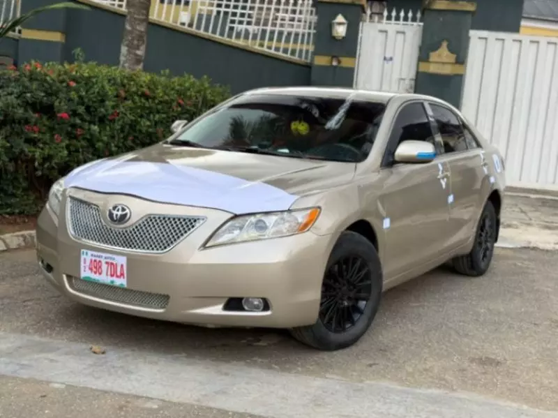 Toyota Camry   - 2009