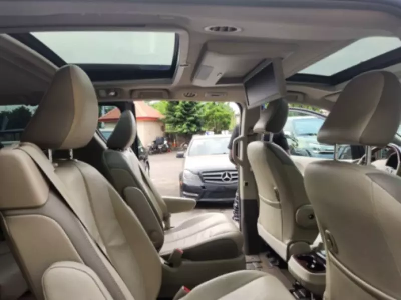 Toyota Sienna   - 2012