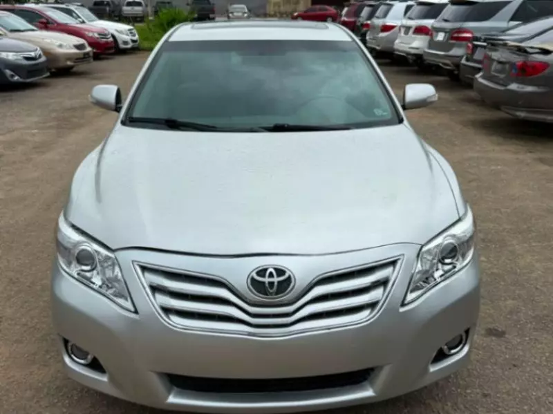 TOYOTA Camry   - 2010