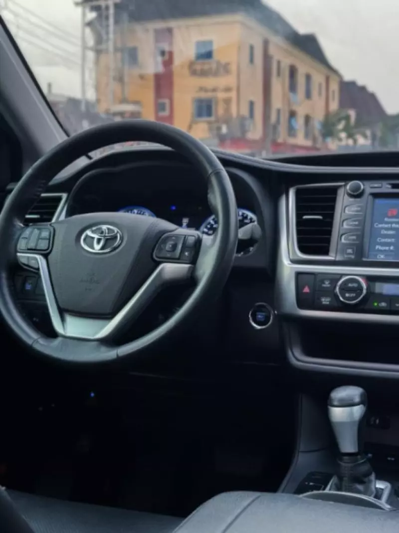 Toyota Highlander   - 2015