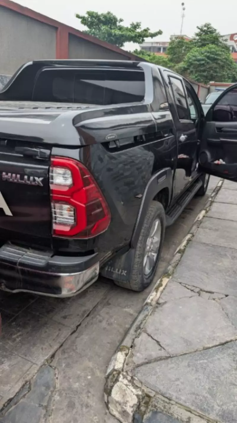 Toyota Hilux   - 2020
