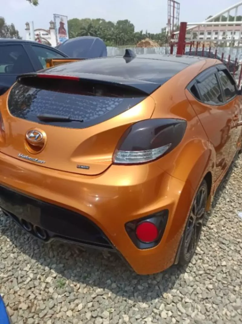 Hyundai Veloster   - 2015