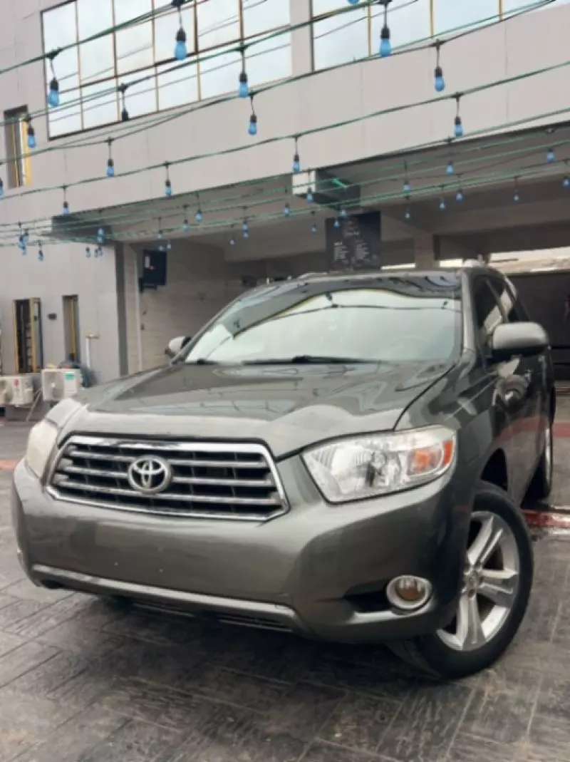 TOYOTA Highlander   - 2010