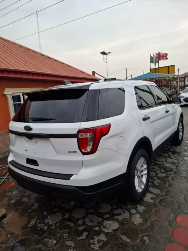 Ford Explorer   - 2019