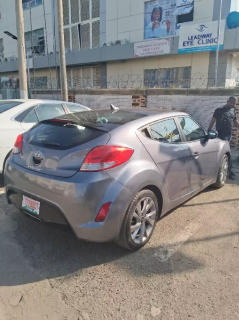 Hyundai Veloster   - 2016