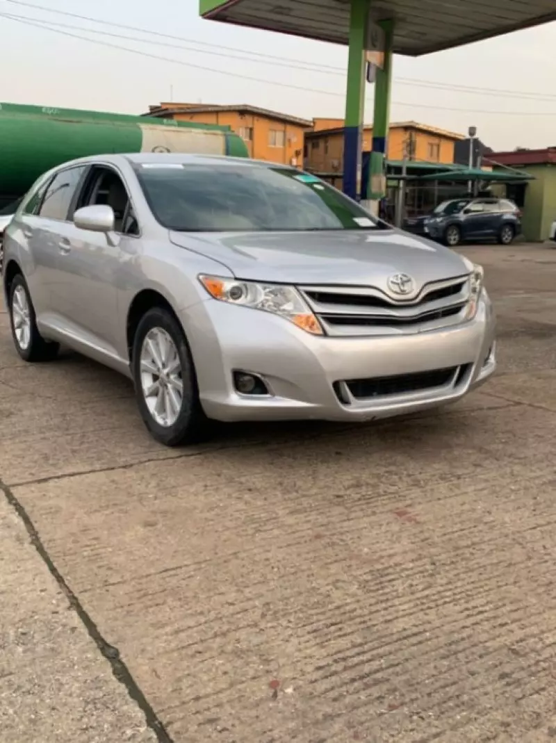 Toyota Venza   - 2012