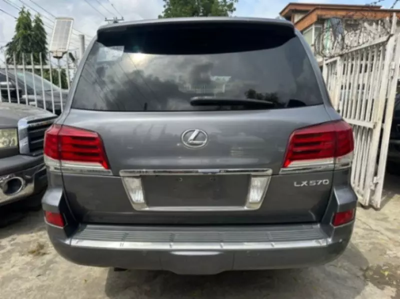 Lexus LX 570   - 2013