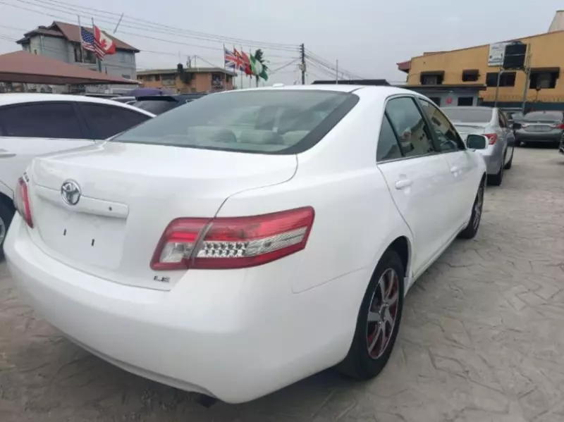 Toyota Camry   - 2010