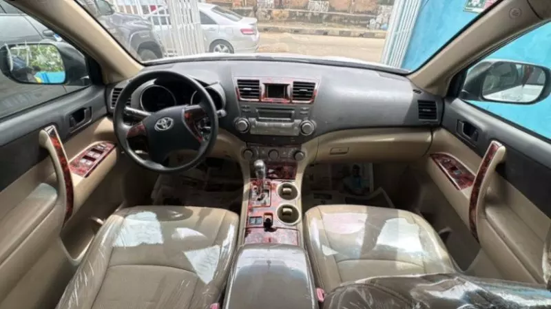 Toyota Highlander   - 2010