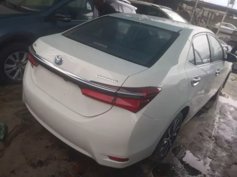TOYOTA Corolla   - 2018