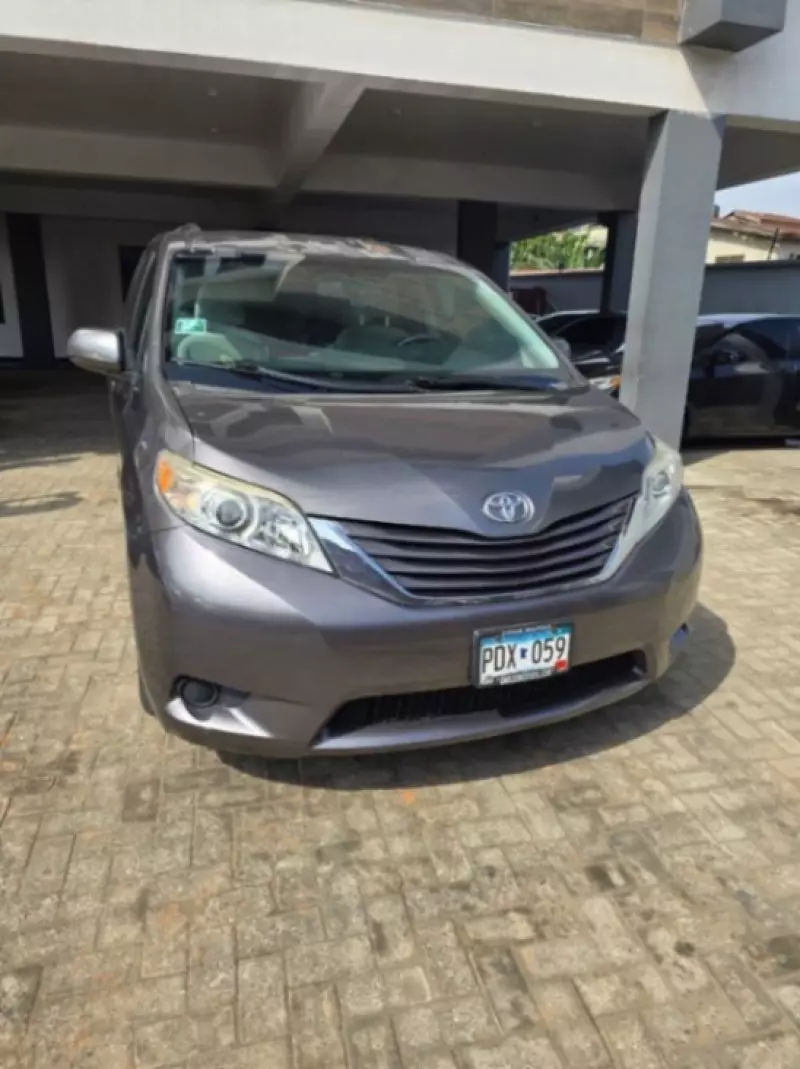 TOYOTA Sienna   - 2017