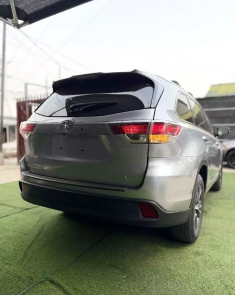 Toyota Highlander   - 2016
