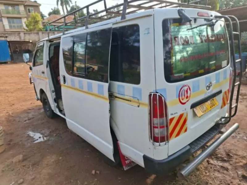 Toyota Hiace   - 2010