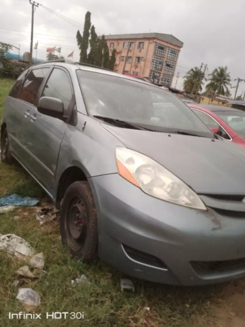 Toyota Sienna - 2006