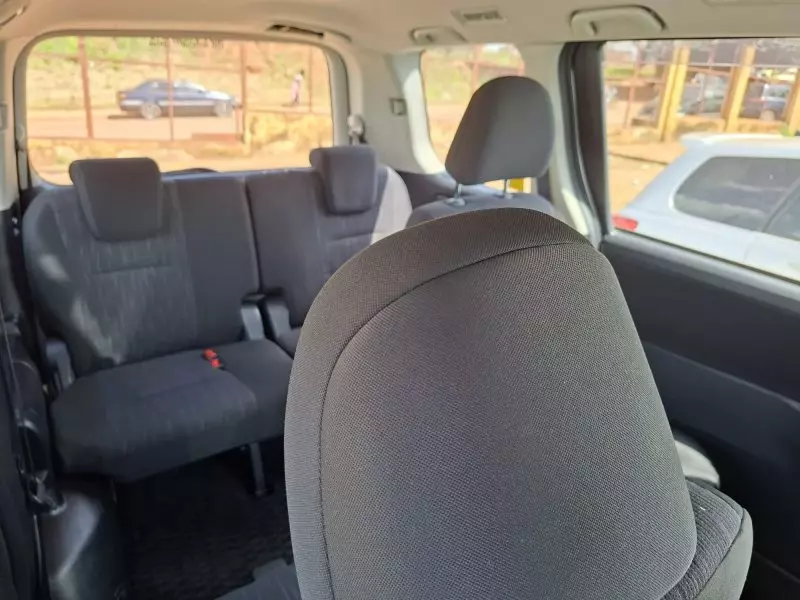 TOYOTA Noah   - 2012