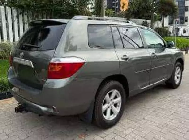 Toyota Highlander   - 2010