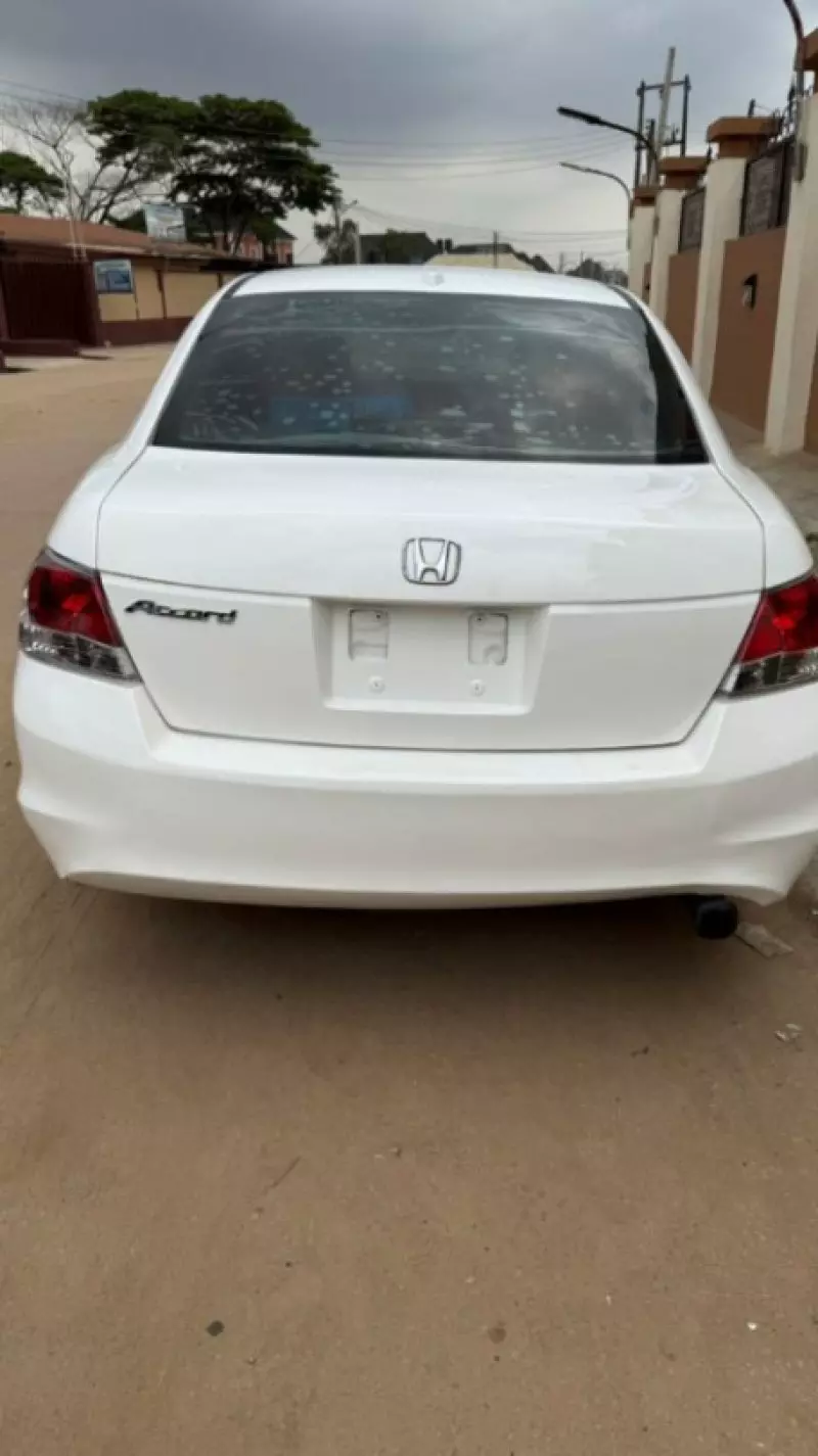 Honda Accord - 2009