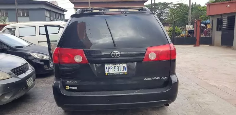 Toyota Sienna   - 2009