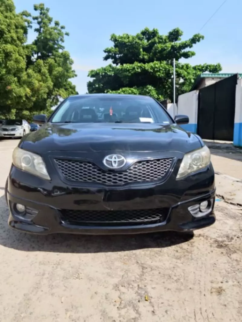 Toyota Camry   - 2011