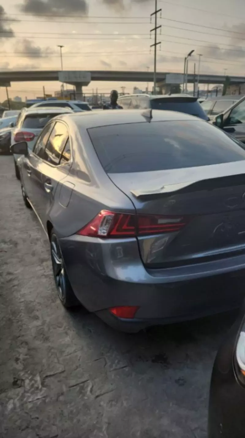 Lexus IS   - 2014