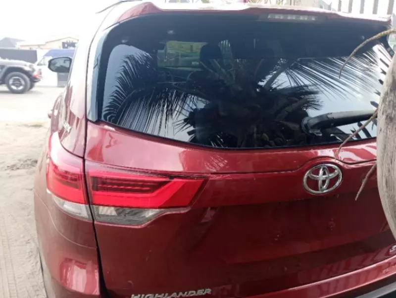 Toyota Highlander   - 2017