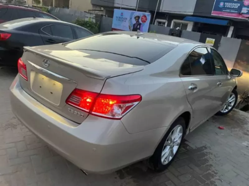 Lexus ES   - 2011