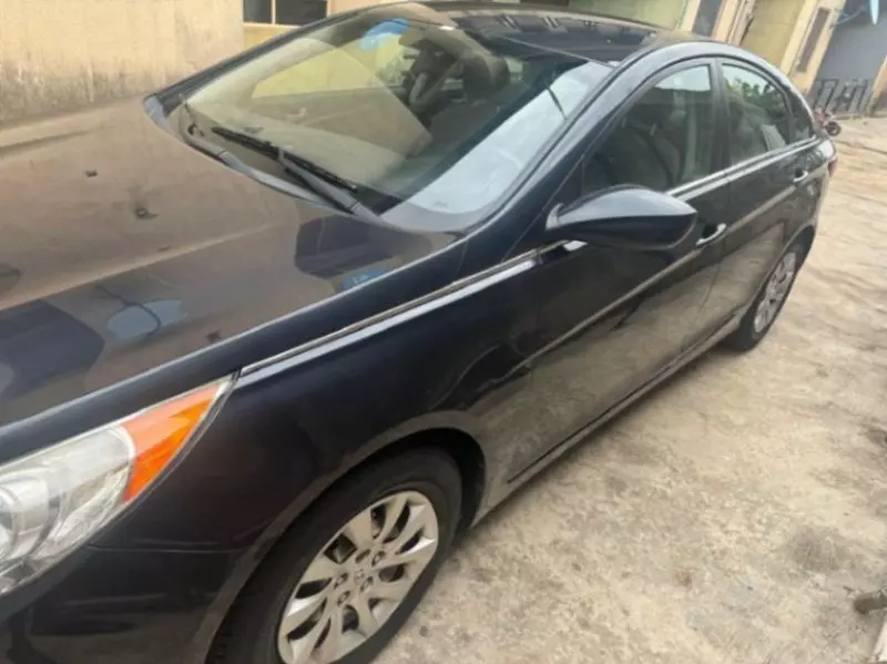 Hyundai Sonata   - 2011