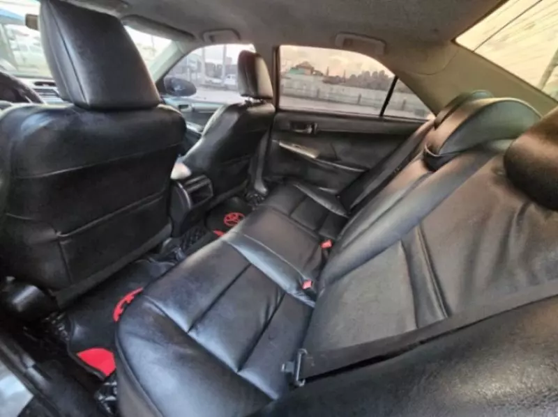 Toyota Camry   - 2012