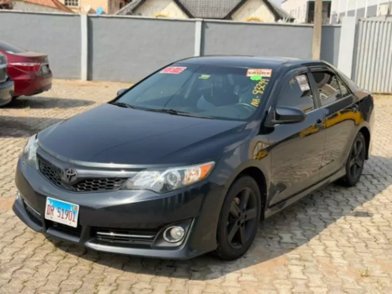 TOYOTA Camry - 2012