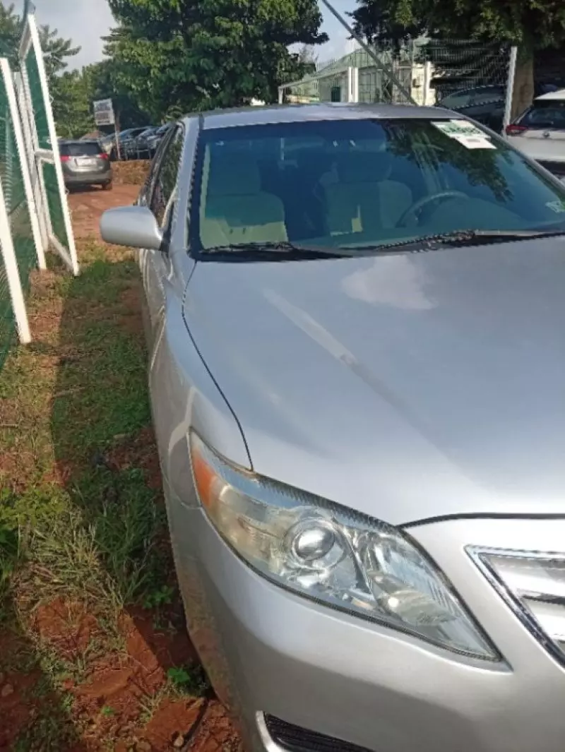 TOYOTA Camry   - 2010