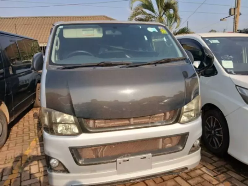 Toyota Hiace   - 2011