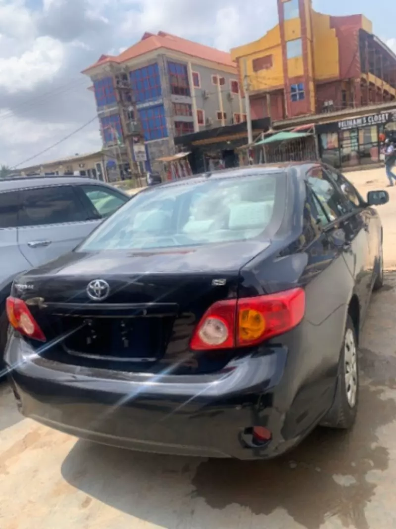 Toyota Corolla   - 2009