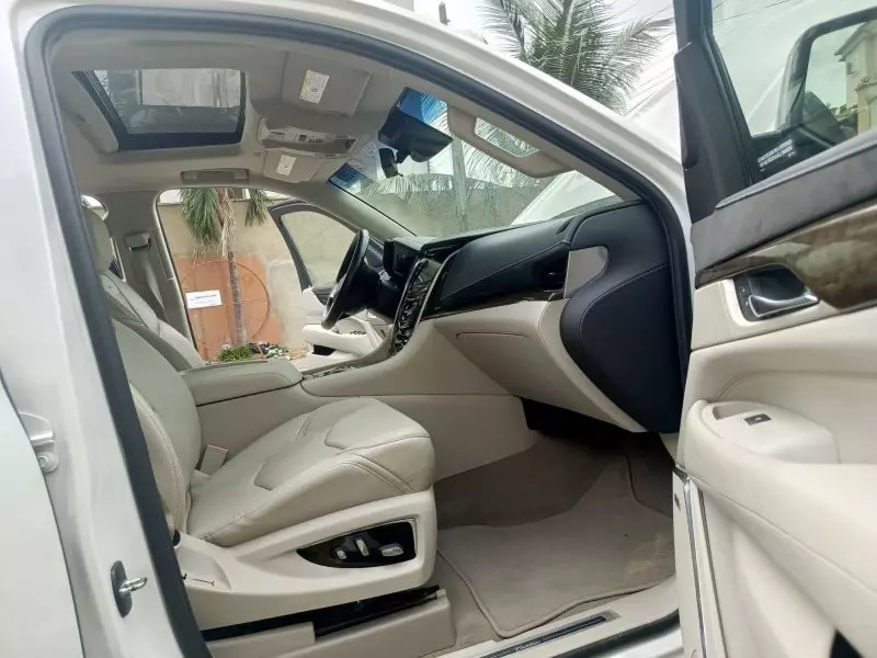 Cadillac Escalade   - 2018