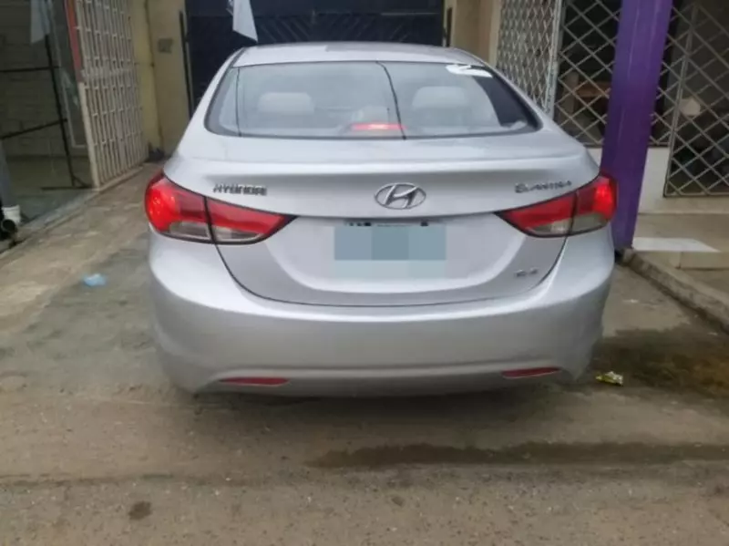 Hyundai Elantra   - 2012