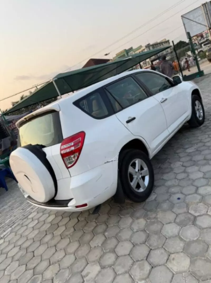 Toyota RAV 4   - 2010