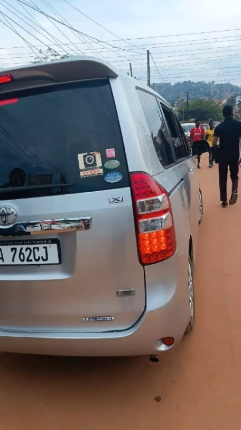Toyota Noah - 2011