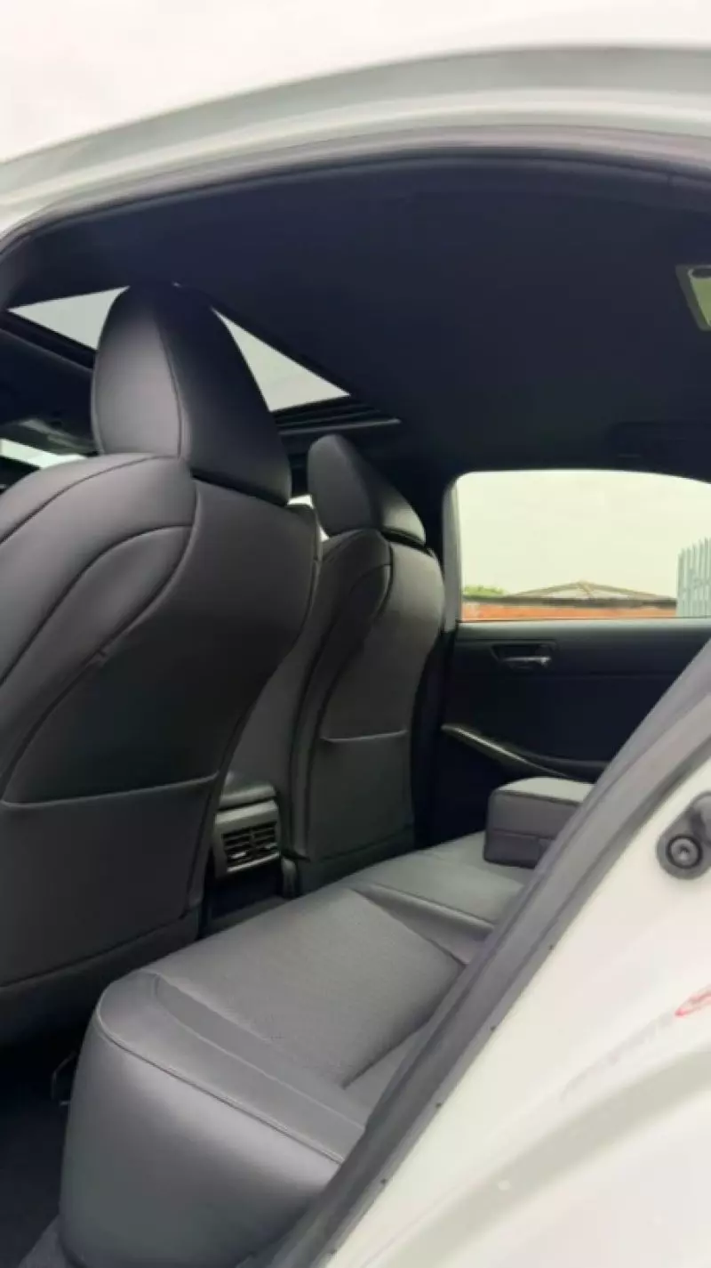 Lexus IS   - 2015