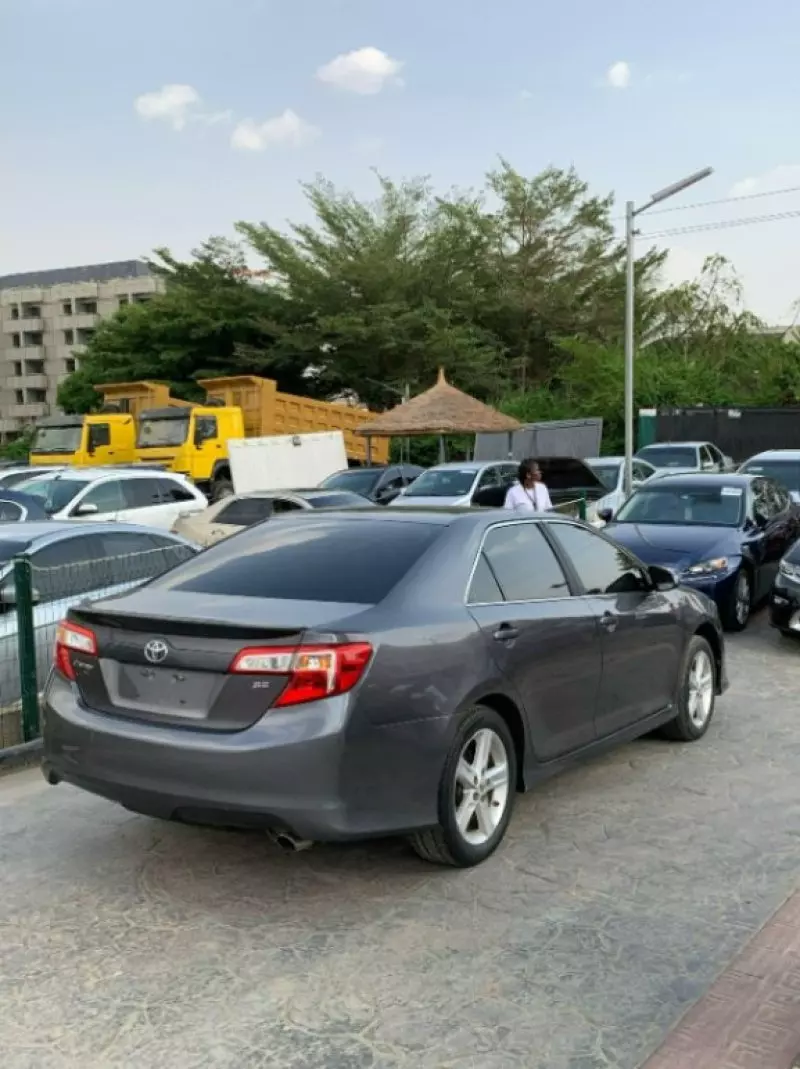 Toyota Camry   - 2014