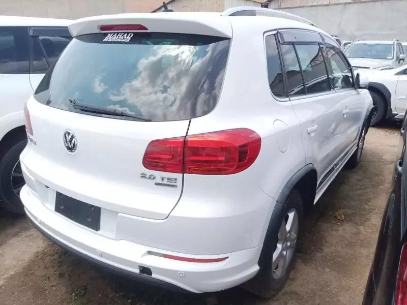 Volkswagen Tiguan   - 2012